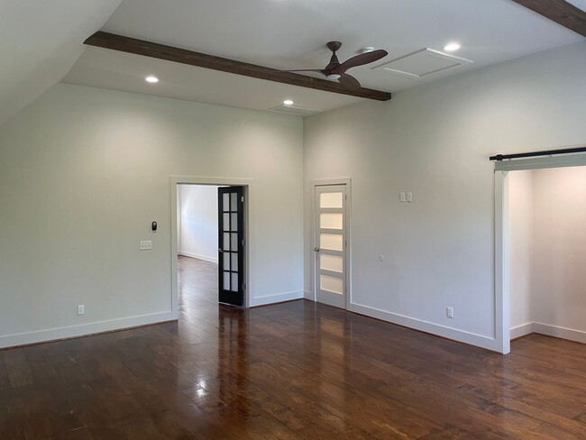 Building Photo - Fabulous One Bedroom Overlooking Cahaba