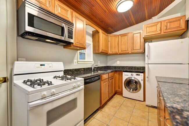 Building Photo - 1921 9 1/2 St NW