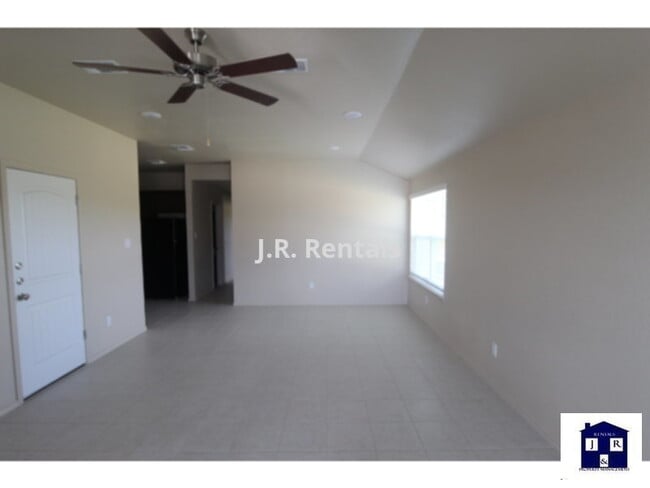 Building Photo - 1705 Montell St