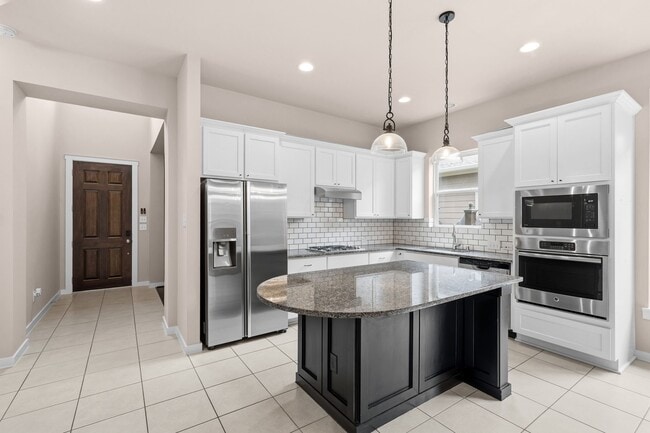 Building Photo - 17019 Seminole Ridge Dr