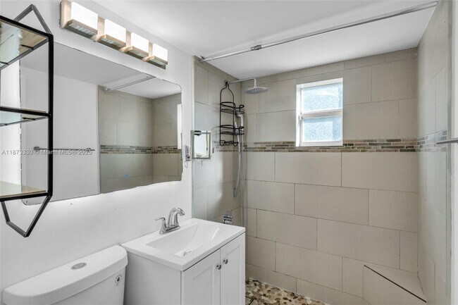 Building Photo - 241 S Royal Poinciana Blvd