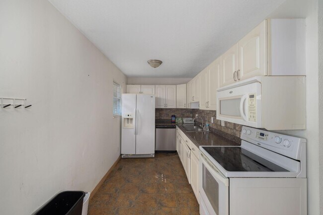 Building Photo - 274 Green Pond Rd