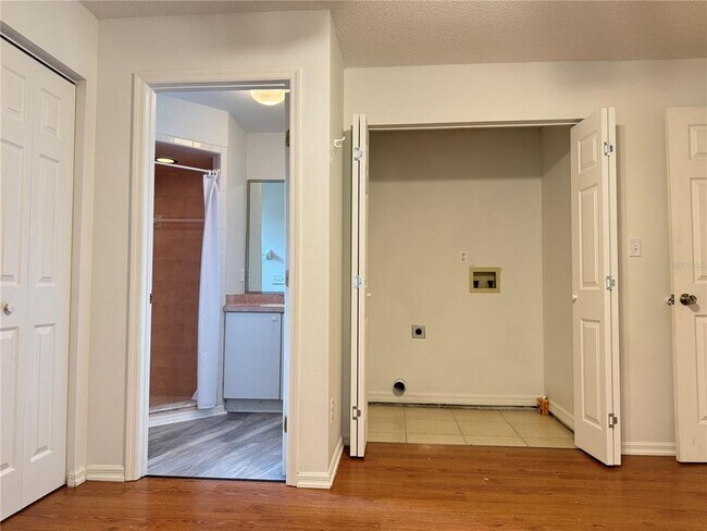 Building Photo - 215 Pinehurst Dr