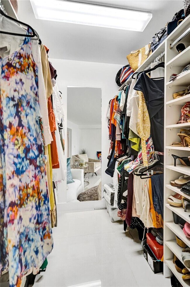 Building Photo - 20281 E Country Club Dr