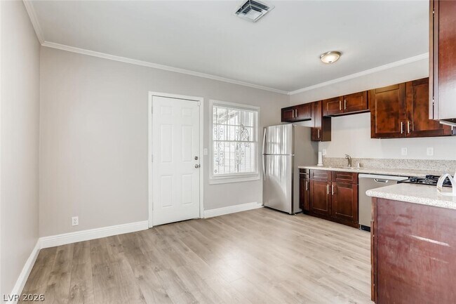 Building Photo - 904 Biltmore Dr