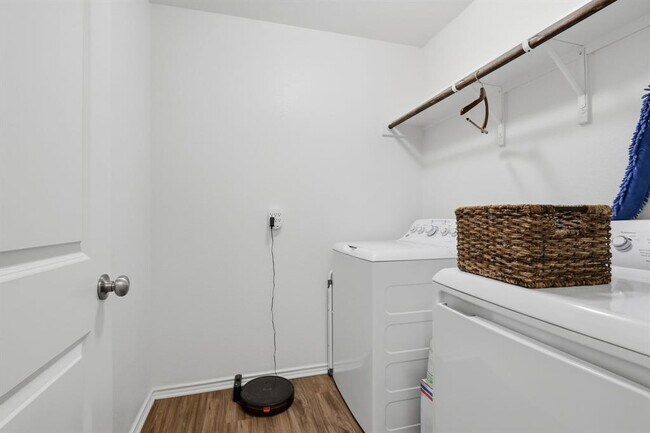 Building Photo - 129 Esparza Dr