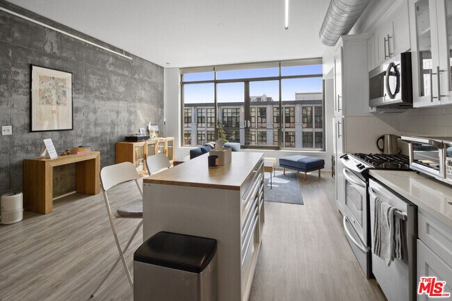 Building Photo - 1111 S Grand Ave