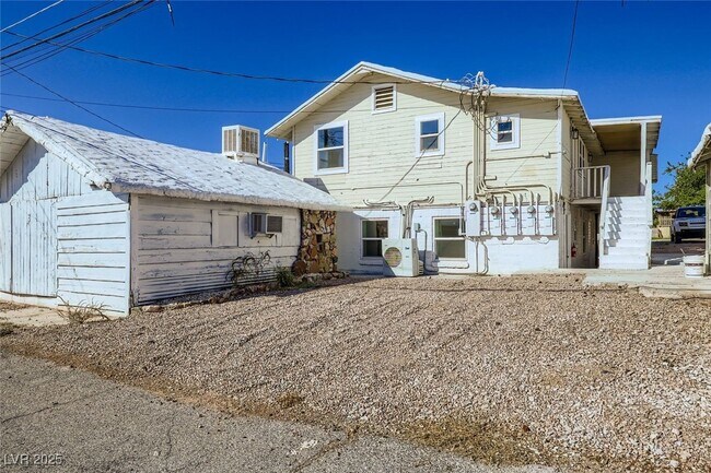Building Photo - 663 D