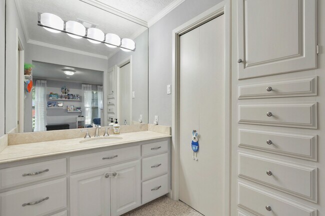 Building Photo - Jewel of Home, Large Lot,  in Wonderful Walkable Neighborhood!