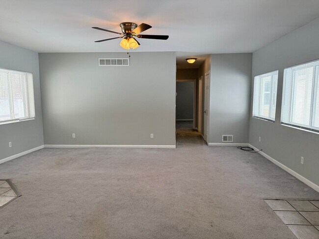 Building Photo - Austin - 10016/10020