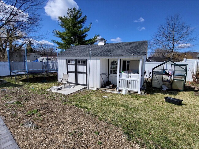 Building Photo - 20 Scott Dr