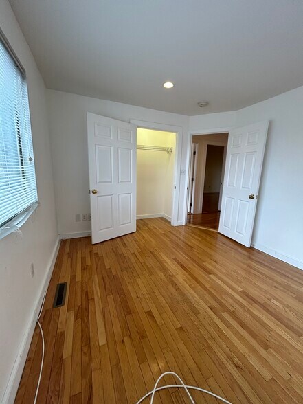 Building Photo - 22 Broadlawn Park