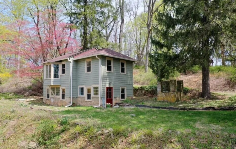 Building Photo - 20 Pleasant Grove Rd