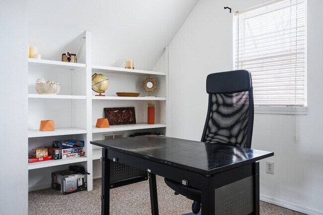 Building Photo - 2318 N New Jersey St