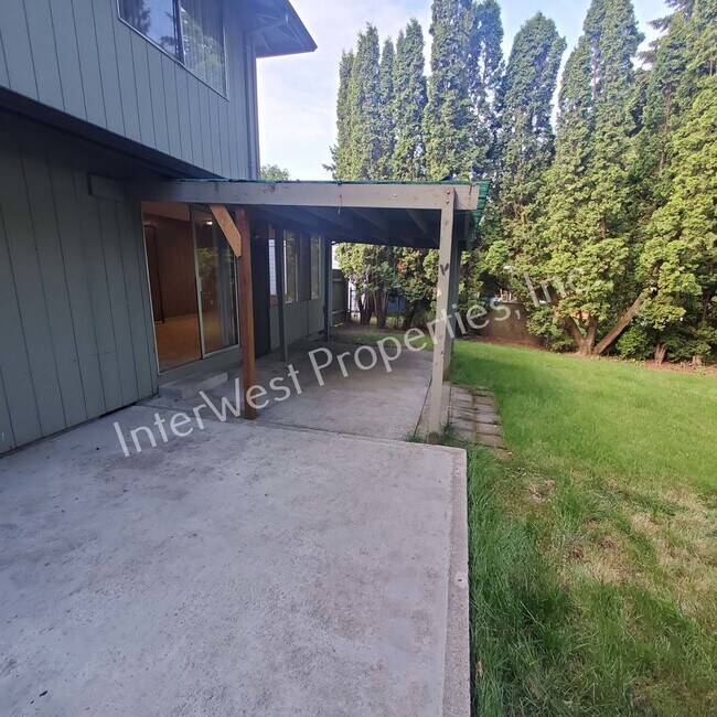 Building Photo - JOHNS01