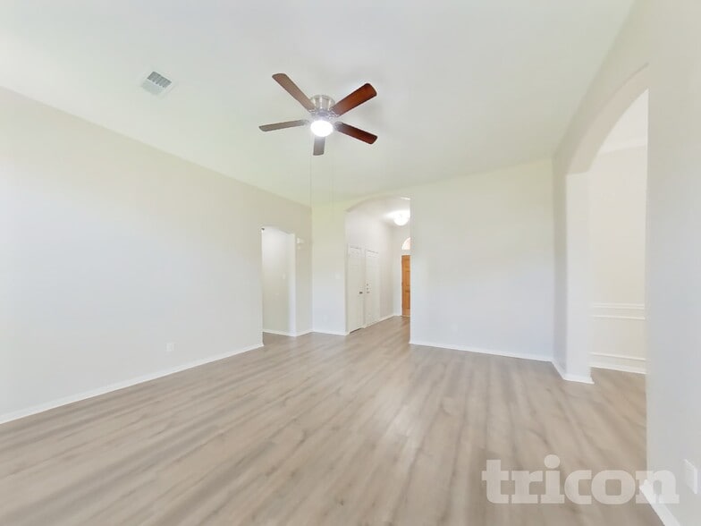 Building Photo - 814 Robins Way