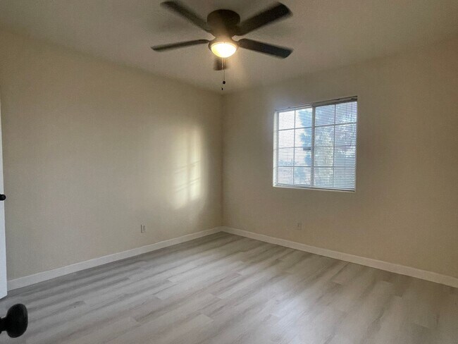 Building Photo - 3+2 READY NOW! $1,495.00