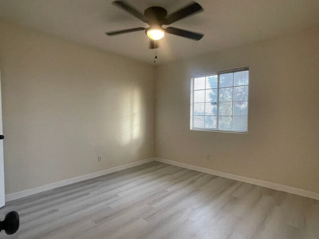 Building Photo - READY NOW! 3+2