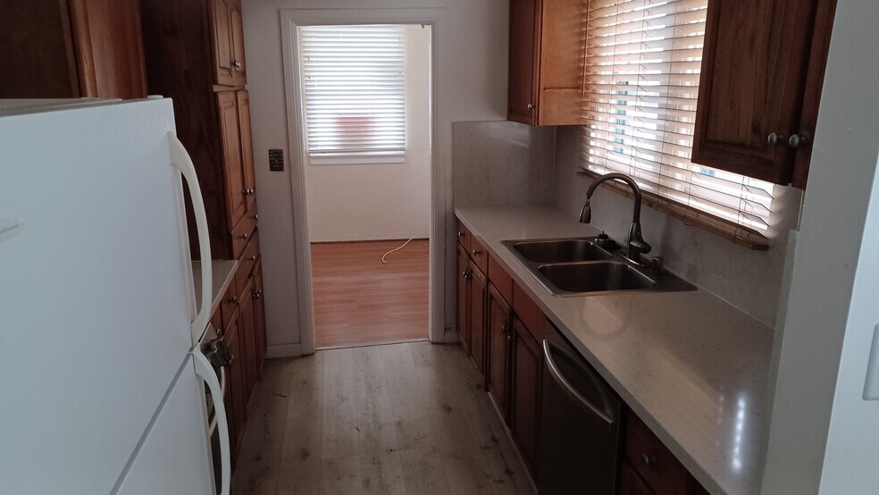 Building Photo - 4567 Marlborough Dr