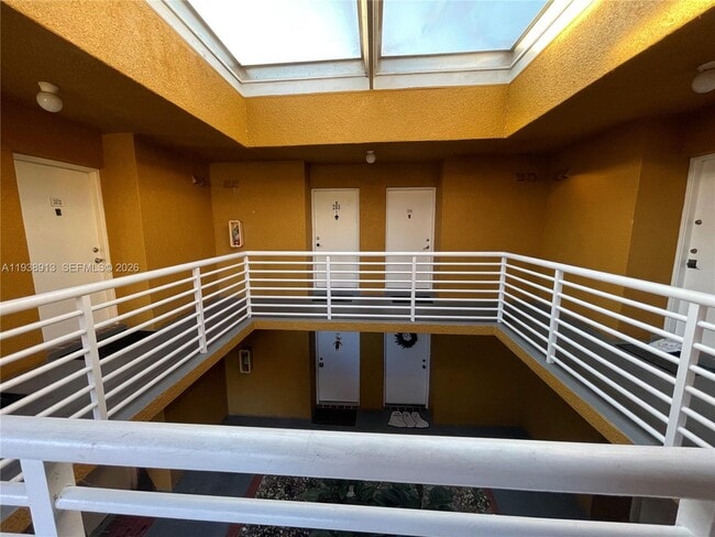 Building Photo - 9711 Fontainebleau Blvd