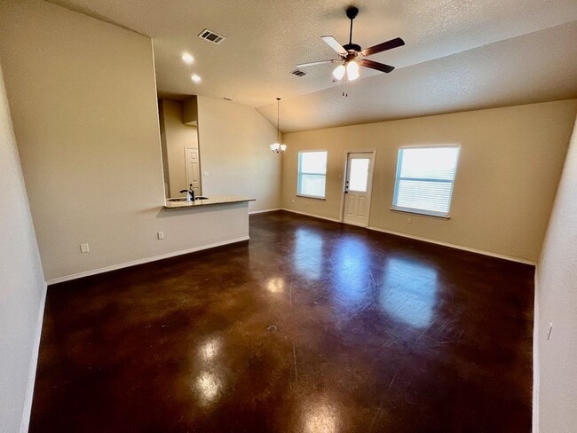 Building Photo - Luxury 3/2 Duplex in NBTX
