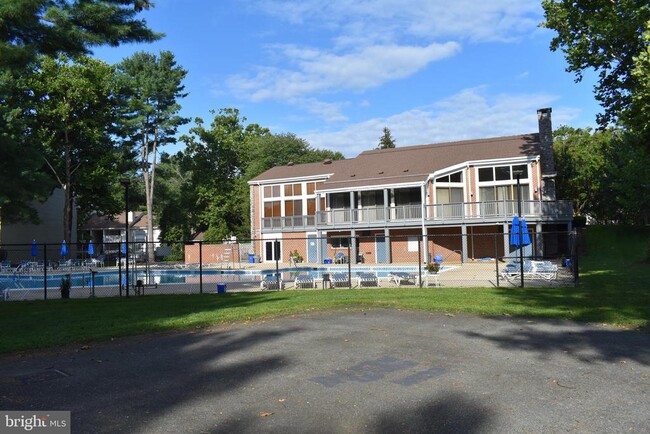 Building Photo - 12 Swiss Ct