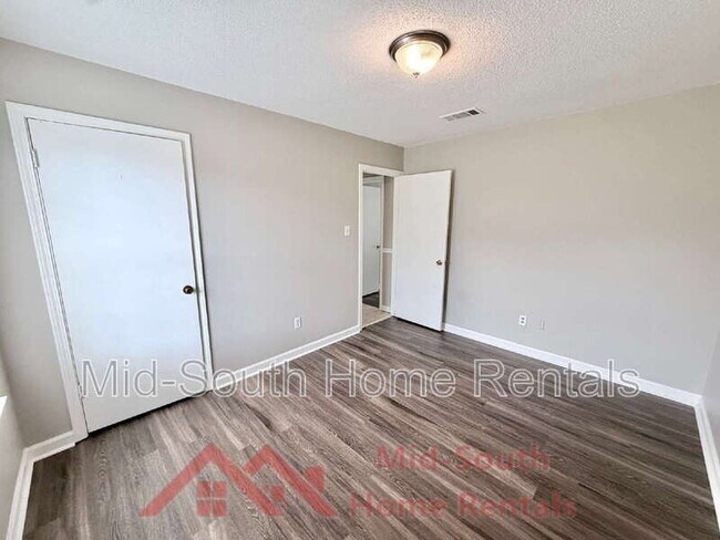 Building Photo - 2587 Wellons Ave