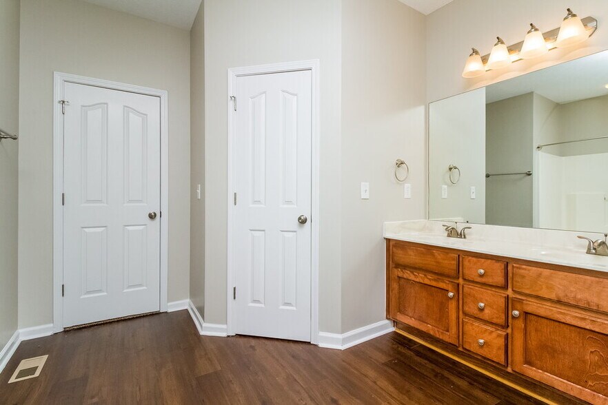 Building Photo - 3411 Wellington Pl