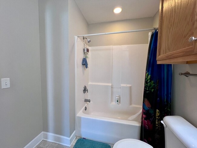 Building Photo - Fantastic 2 bedroom 2 bath townhome