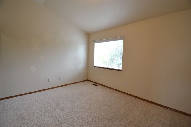 Building Photo - 7492 Amberly Dr
