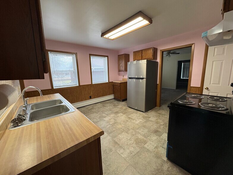 Building Photo - 25 Saint David St