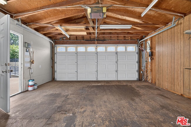 Building Photo - 11029 Eldora Ave