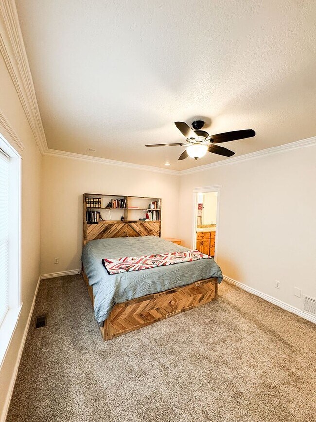 Building Photo - Beautiful Custom Home For Rent In Rexburg!