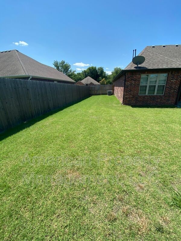 Building Photo - 5312 Charleston Dr
