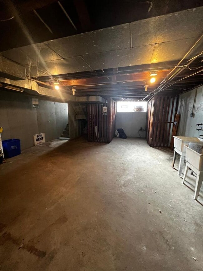 Building Photo - 4039 Balwynne Park Rd