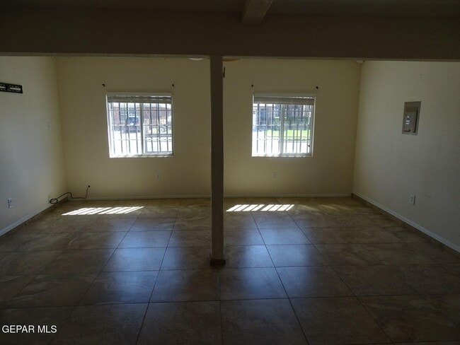 Building Photo - 5245 Roger Maris Dr