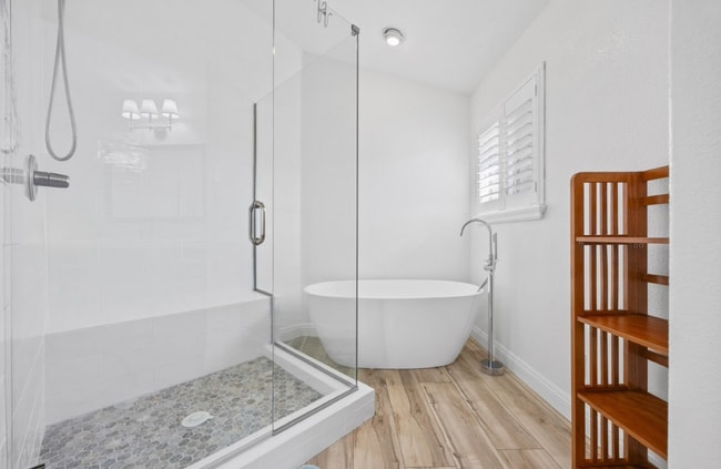 Building Photo - Beautiful 3-Bedroom, 3-Bath Home in Riverl...