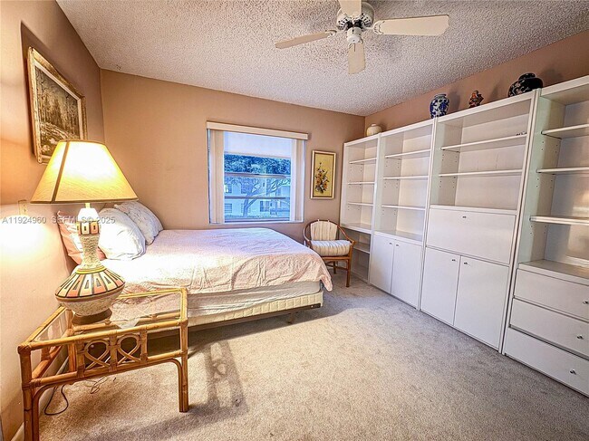 Building Photo - 612 Normandy Ln