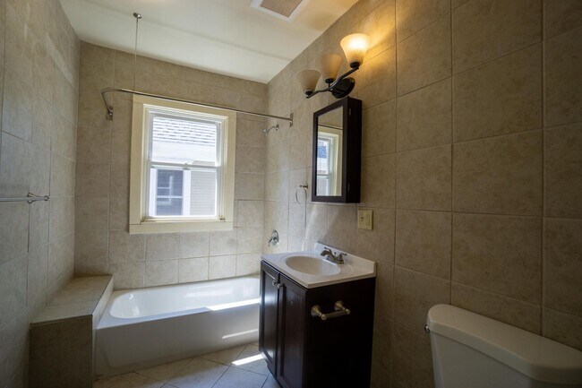 Building Photo - Available 6/1/26 - 4 Bedroom Duplex Close ...