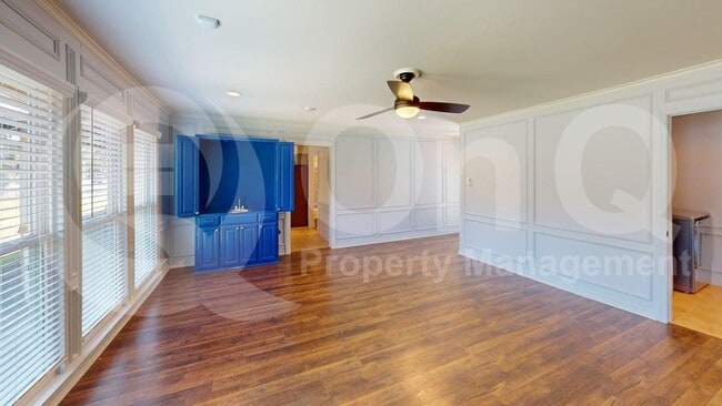 Building Photo - 6458 Royal Ln