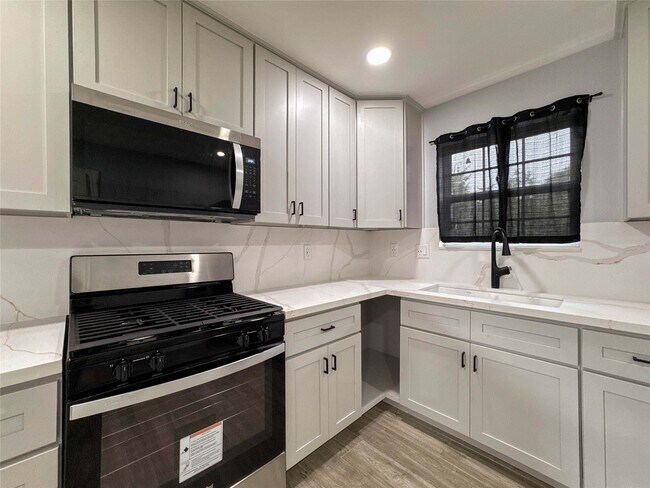 Building Photo - 730 Dunkley Dr