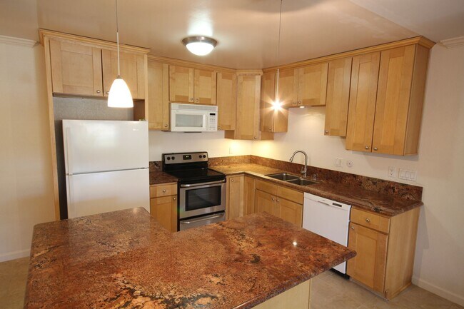 Primary Photo - Huge 2 Bedroom Condo