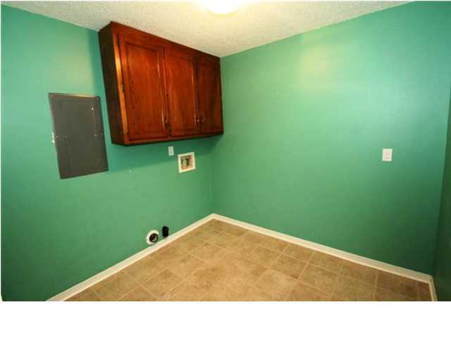 Building Photo - 2/2.5 Townhome Close to USA campus