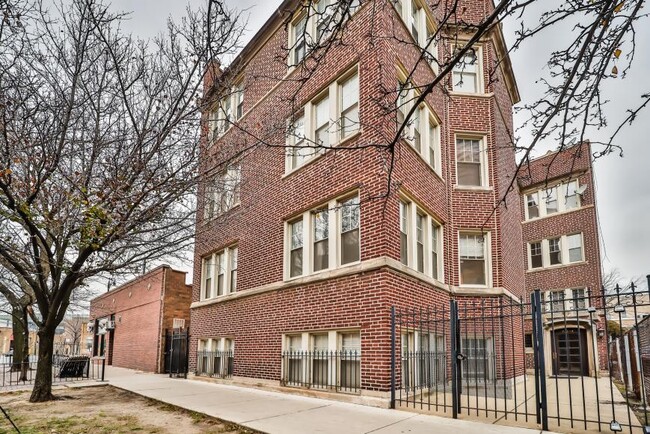 Primary Photo - 3 bedroom in Chicago IL 60613