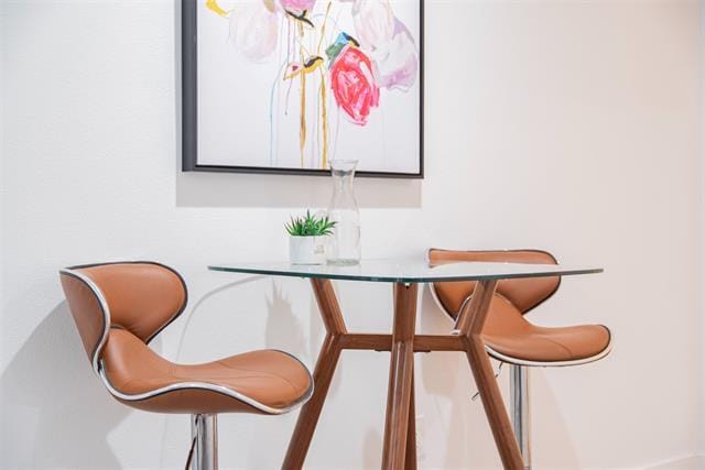 Building Photo - 606 N Marsalis Ave