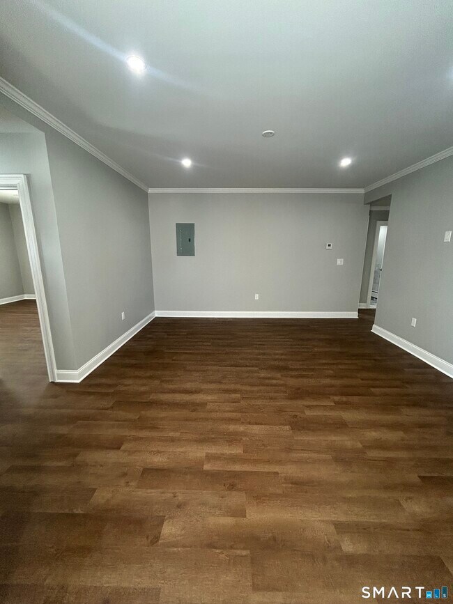 Building Photo - 54 Forest St