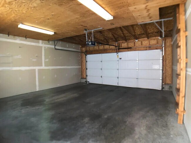 Building Photo - 201 Stirling Pl