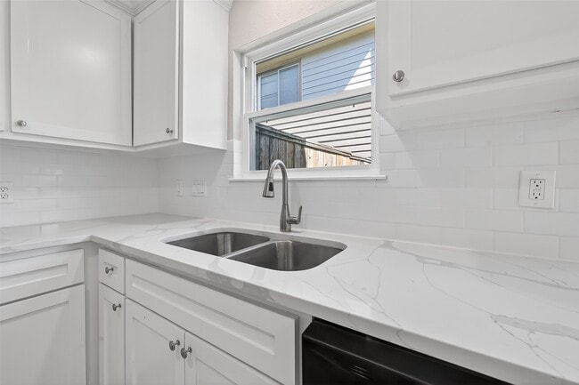 Building Photo - 2318 Irish Spring Dr