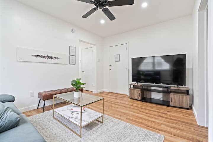 Building Photo - 1622 Union Turnpike