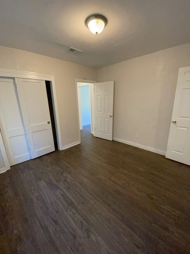 Building Photo - 2469 Belvedere Dr